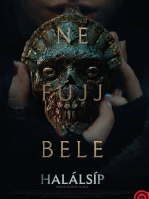 A Halálsíp (Whistle) filmplakátja: Két kéz egy rémisztő, koponya alakú, véres és díszes azték sípot tart egy sötétben rejtőző arc előtt. A plakáton arany betűkkel a „NE FÚJJ BELE” felirat olvasható.